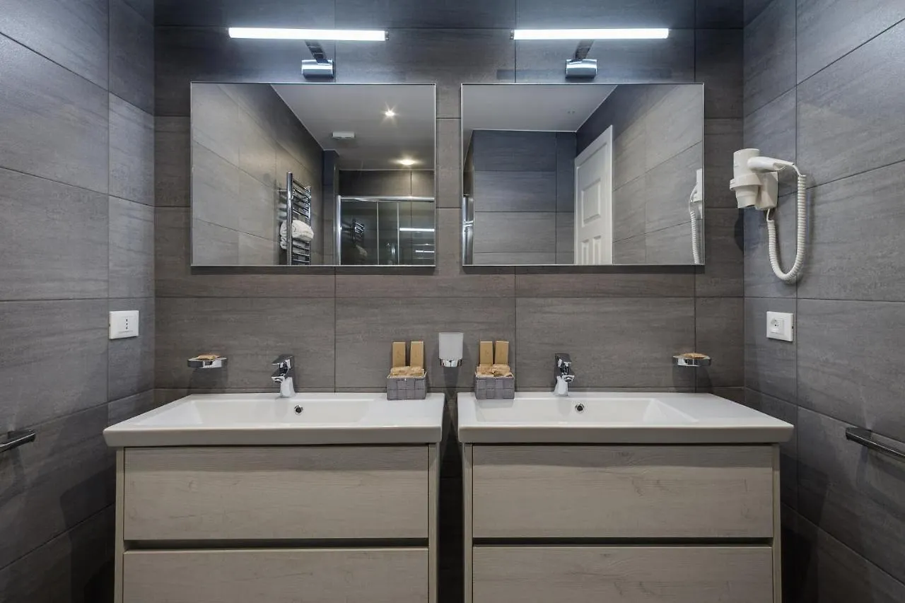מלון רומא Charme & Chic Luxury 2*,