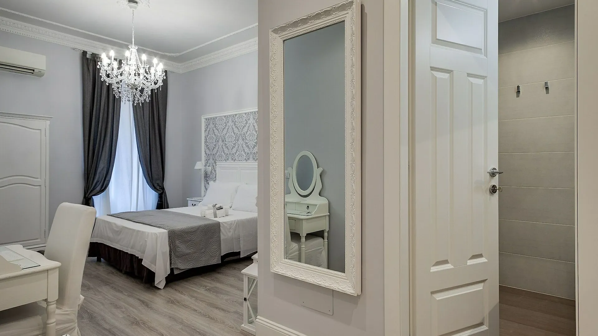 מלון רומא Charme & Chic Luxury בית הארחה